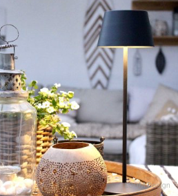 Ladattava pöytävalaisin