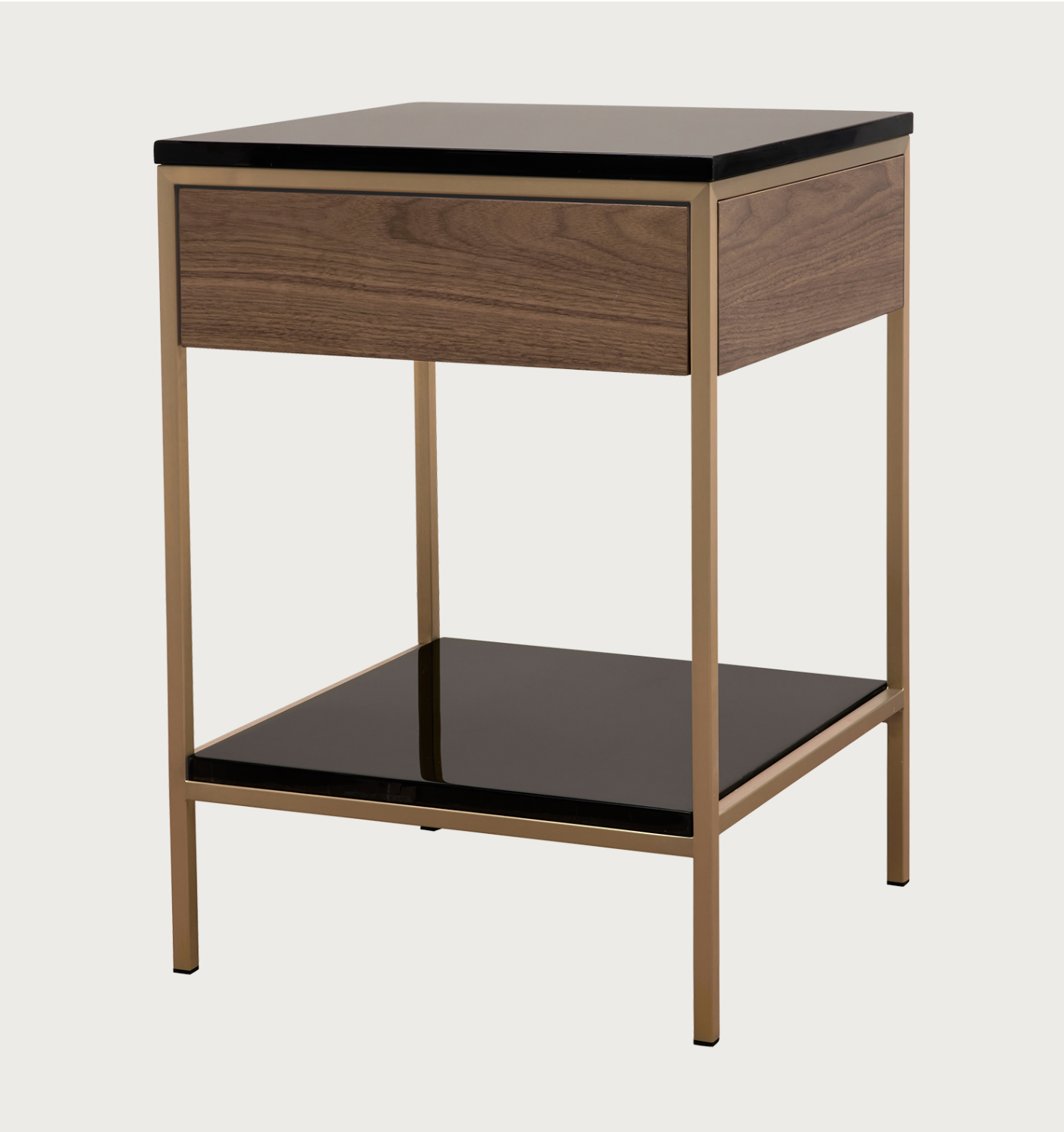 Esillä myymälässä