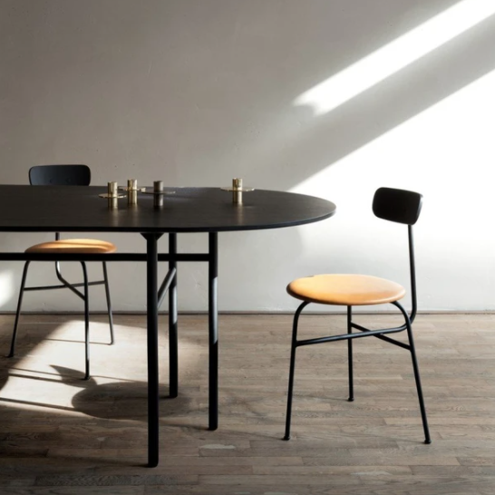 Snaregade Dining Table