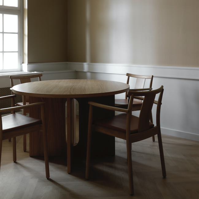 Merkur Dining Chair W / Armrests